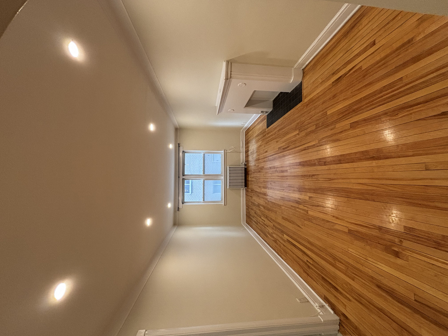 Churchill Court Apartments - Photo 10