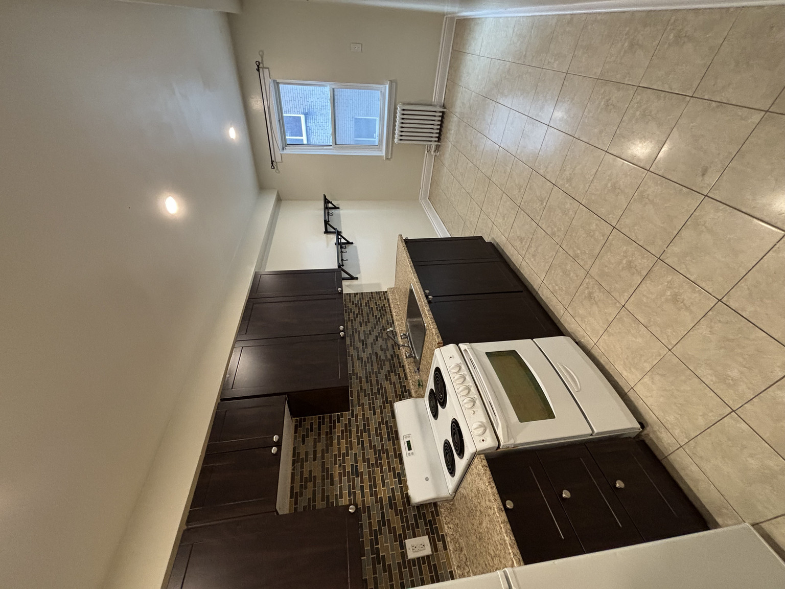 Churchill Court Apartments - Photo 8