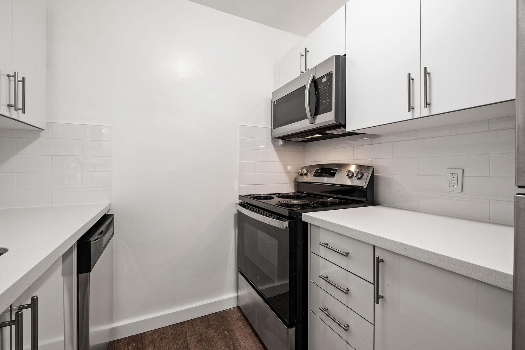 Guestville Apartments - Photo 14