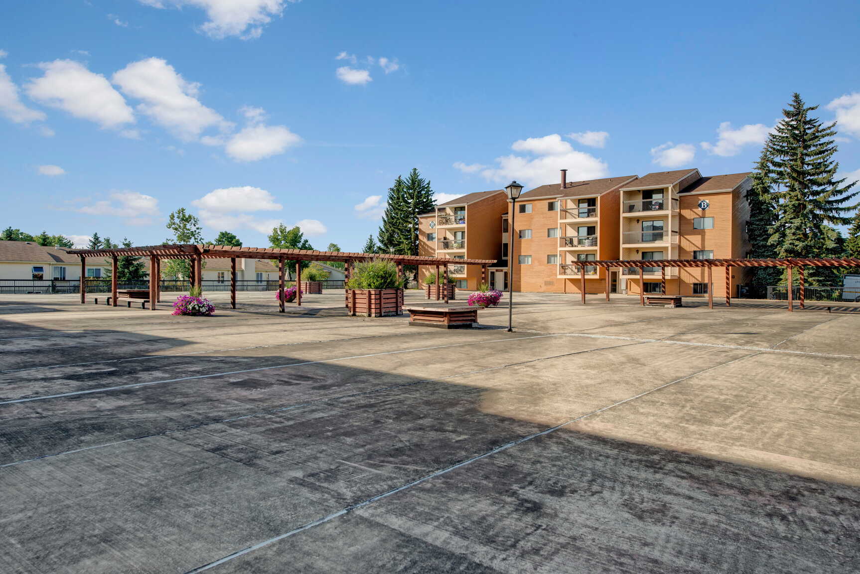 Gateway Square - Photo 18