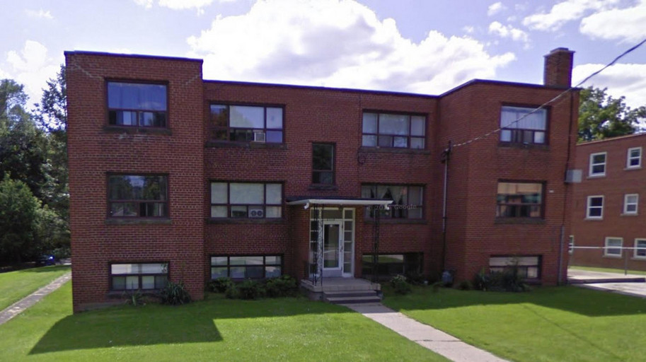 2128 Harris Crescent