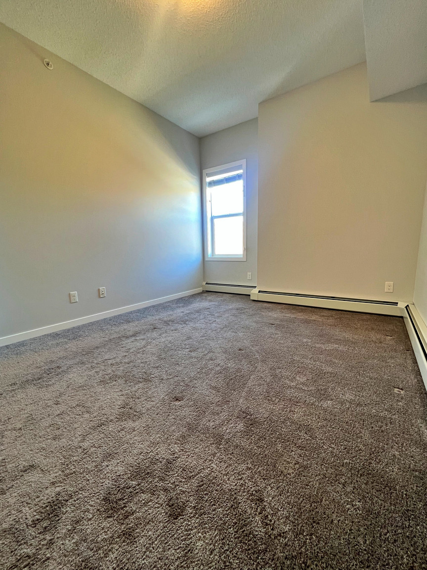 The Milroy - Photo 30