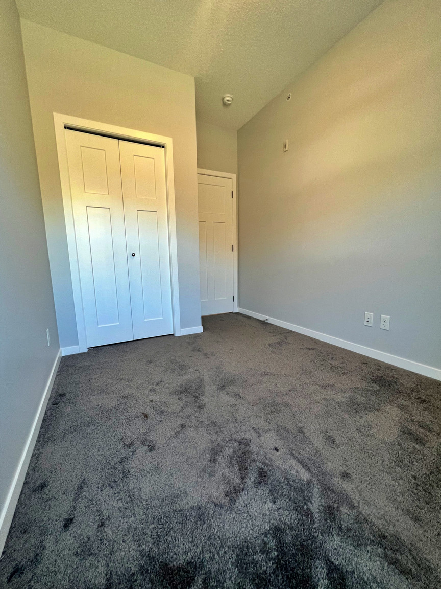 The Milroy - Photo 15