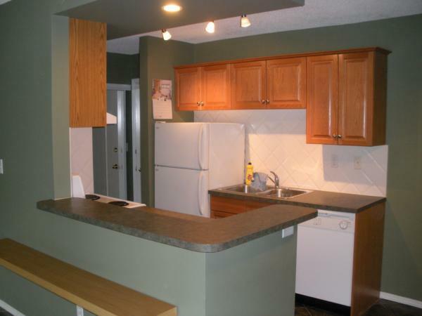 MISSION 1 BEDROOM - 1/2 block to Holy Cross Centre