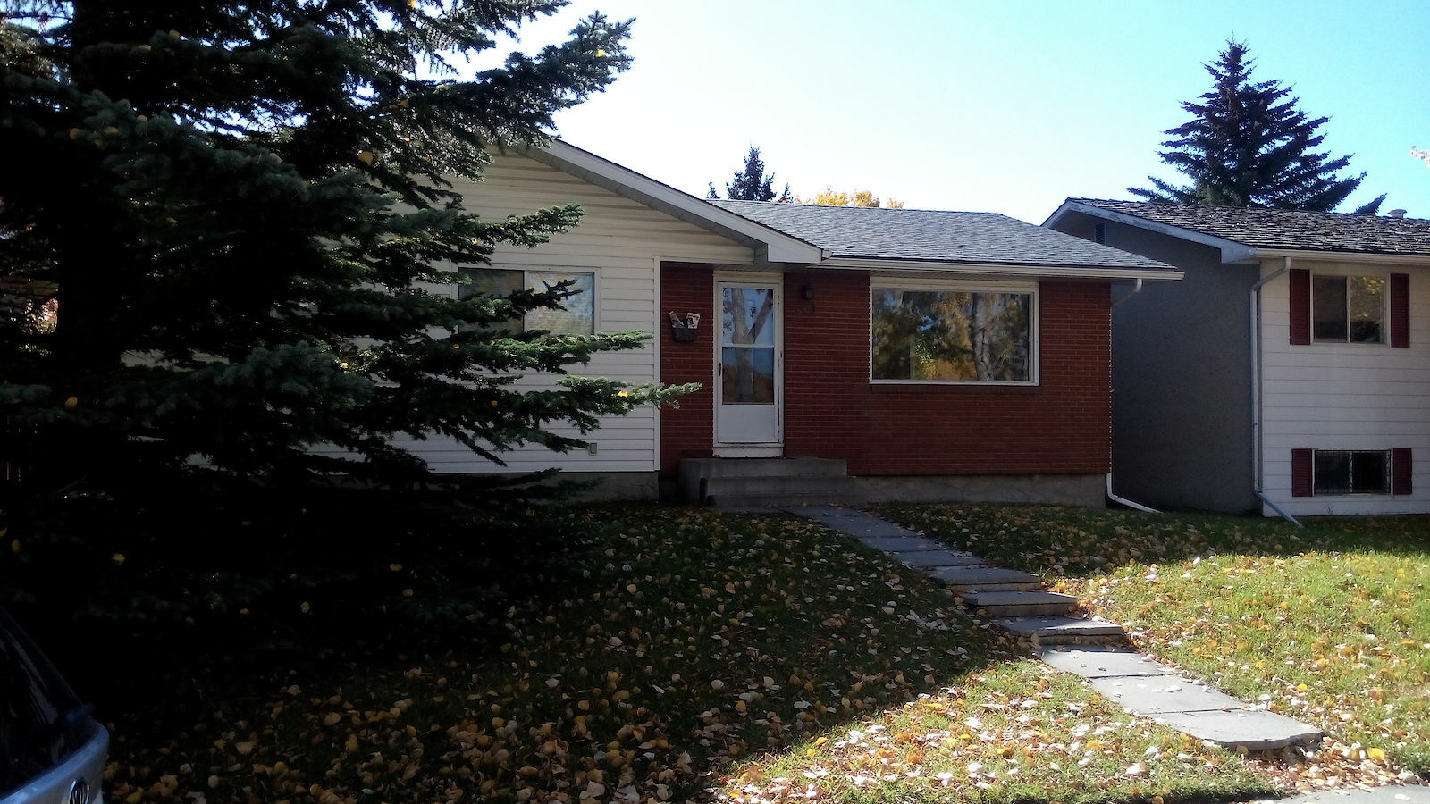 Varsity 3 Bedroom 1.5 Bathroom Home