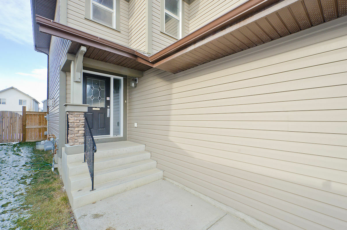 Attractively Designed 3 Bedroom + Bonus - Photo 2
