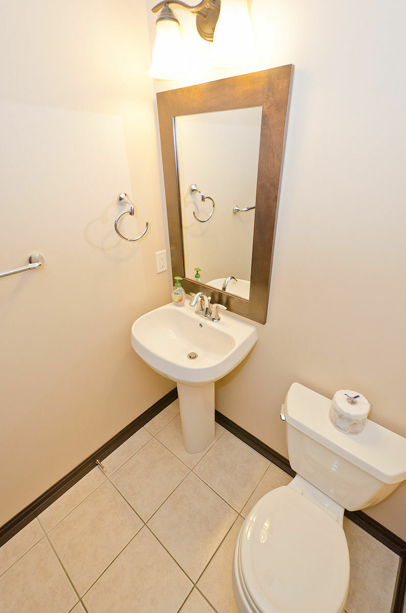 Attractively Designed 3 Bedroom + Bonus - Photo 15