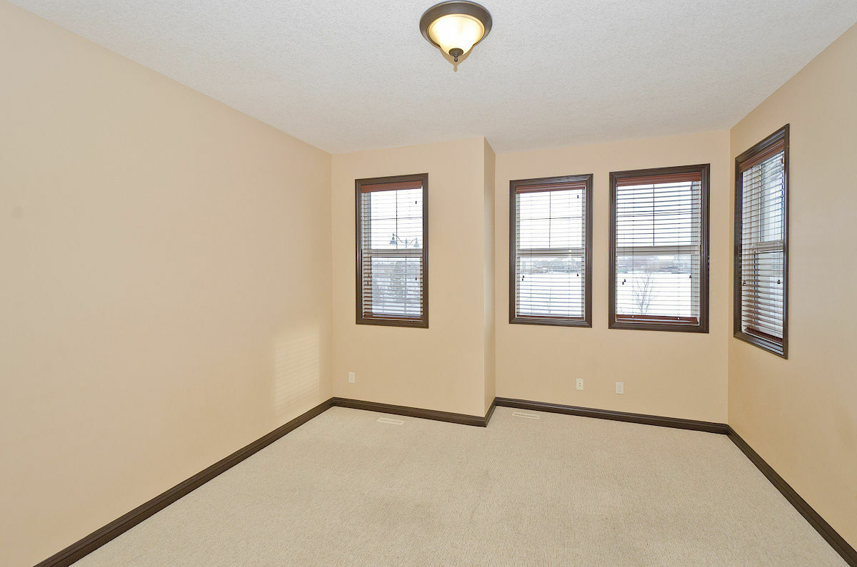 Attractively Designed 3 Bedroom + Bonus - Photo 17