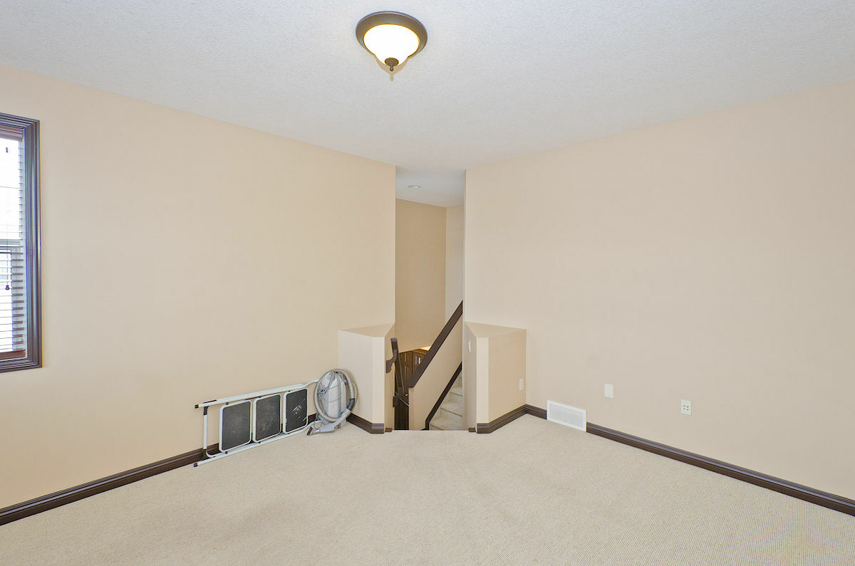 Attractively Designed 3 Bedroom + Bonus - Photo 19
