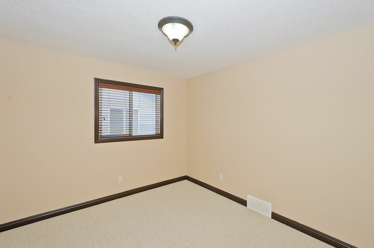 Attractively Designed 3 Bedroom + Bonus - Photo 23
