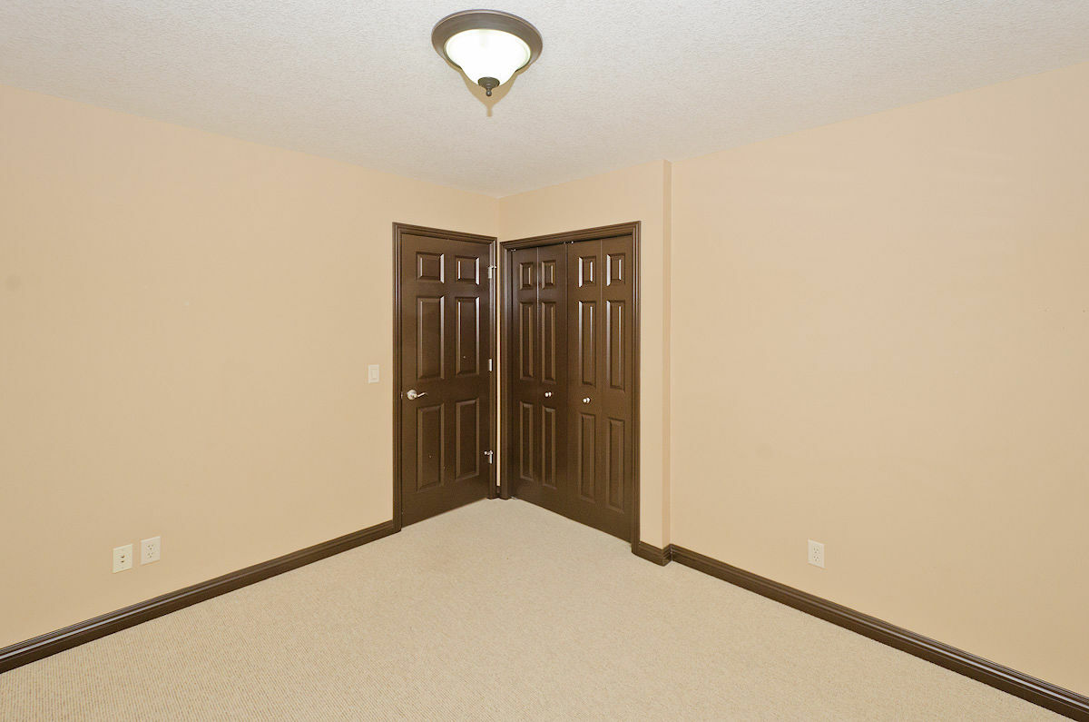 Attractively Designed 3 Bedroom + Bonus - Photo 25