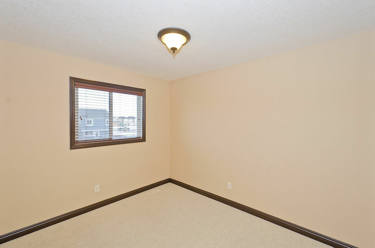 Attractively Designed 3 Bedroom + Bonus - Photo 27