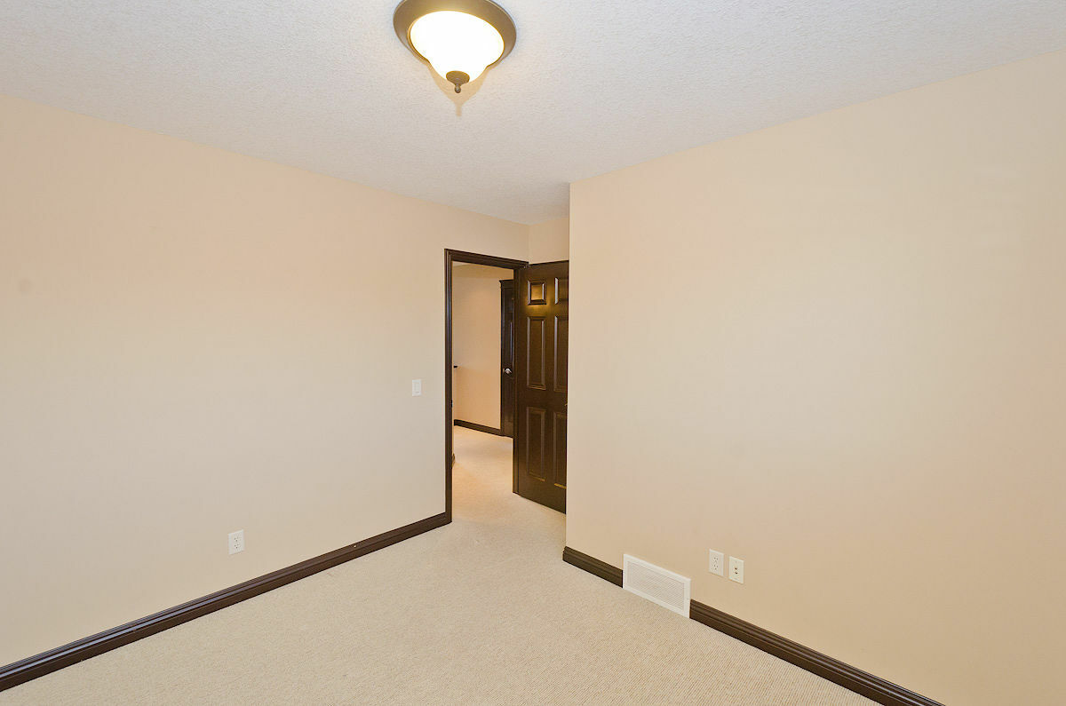 Attractively Designed 3 Bedroom + Bonus - Photo 29