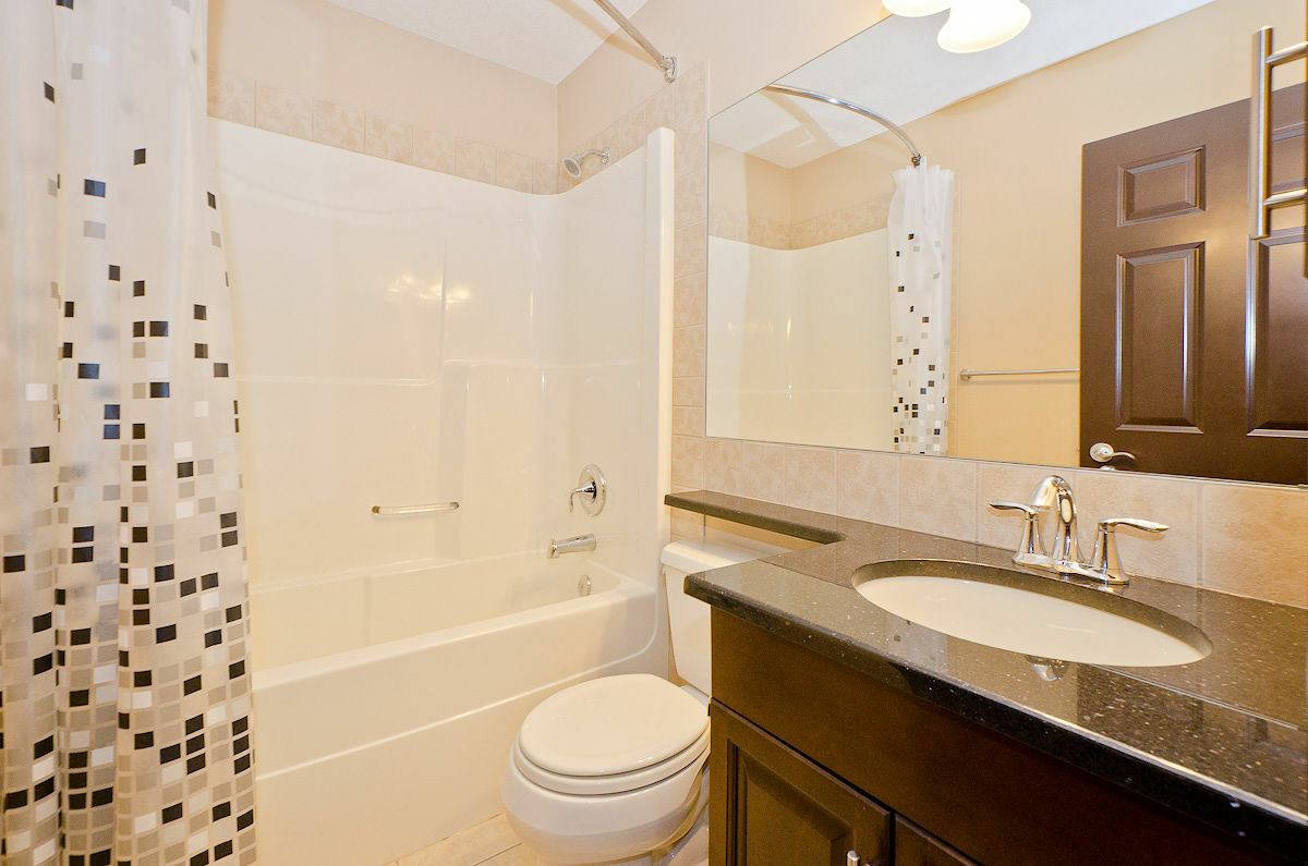 Attractively Designed 3 Bedroom + Bonus - Photo 31