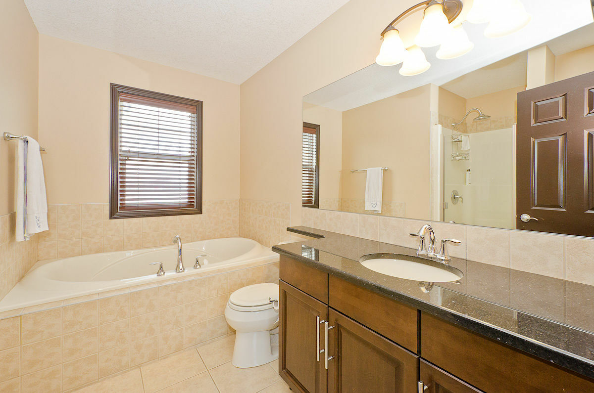Attractively Designed 3 Bedroom + Bonus - Photo 37