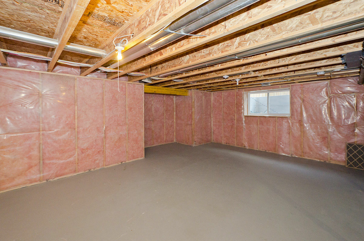 Attractively Designed 3 Bedroom + Bonus - Photo 43