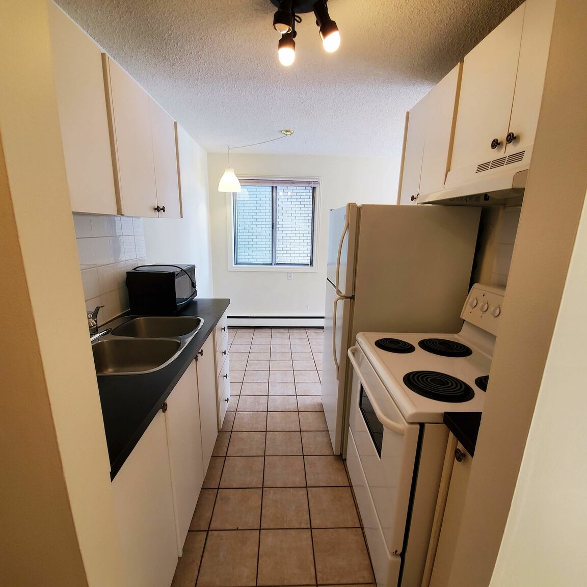 2 Bedroom Apartment : Unit #206 - Photo 11