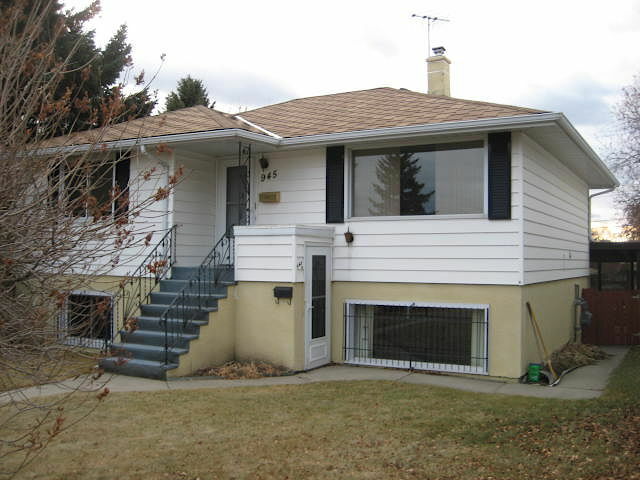 Spacious 2-bed/1 bath basement unit w/separate entrance & laundry in Cambrian