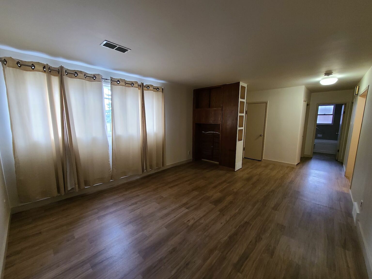 Spacious 2-bed/1 bath basement unit w/separate entrance & laundry in Cambrian - Photo 2