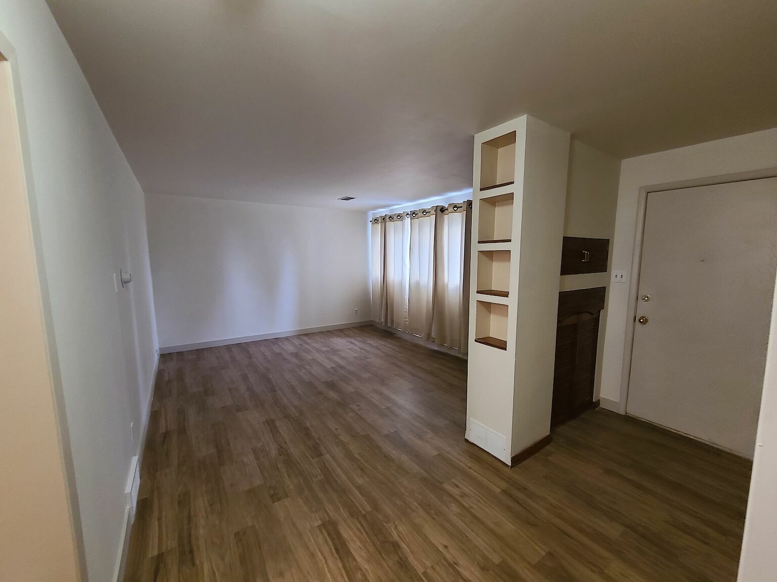 Spacious 2-bed/1 bath basement unit w/separate entrance & laundry in Cambrian - Photo 3