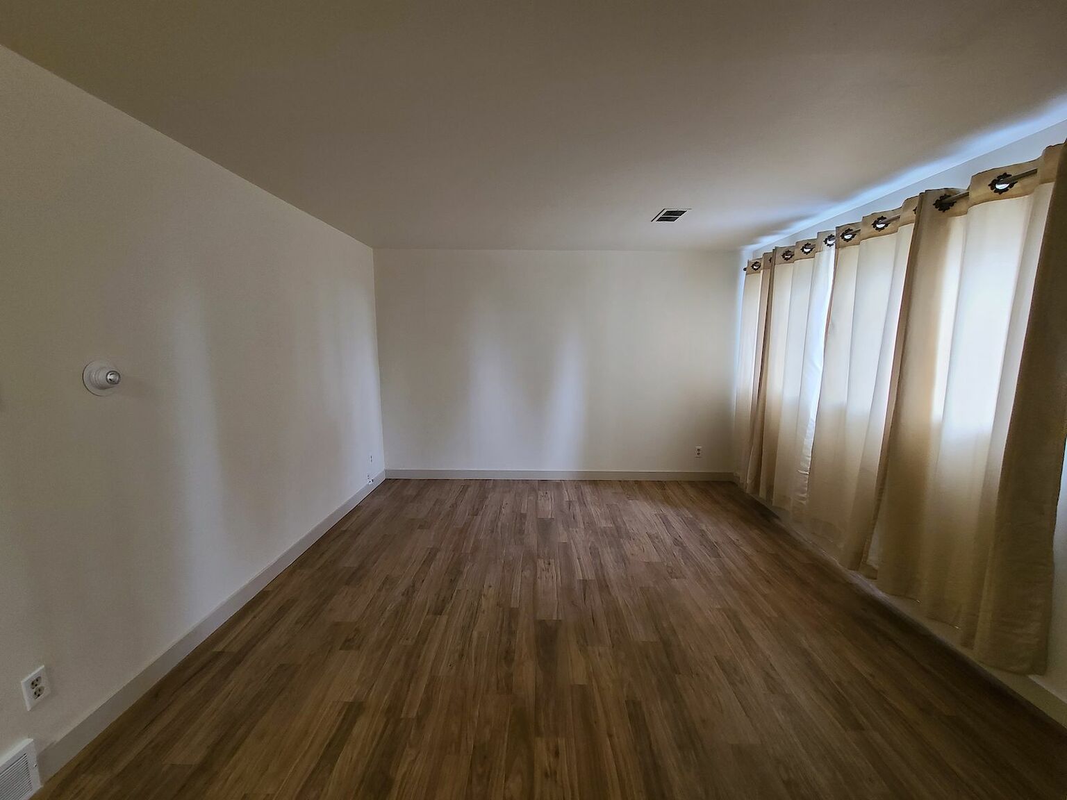 Spacious 2-bed/1 bath basement unit w/separate entrance & laundry in Cambrian - Photo 5