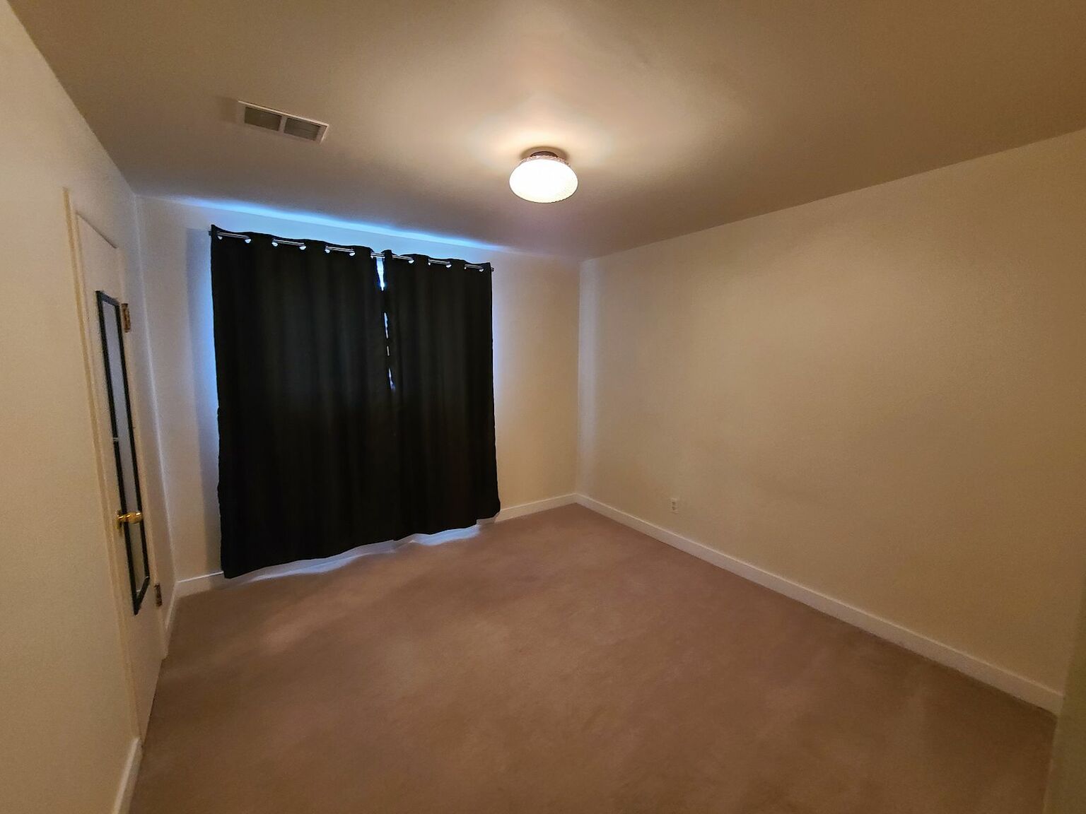 Spacious 2-bed/1 bath basement unit w/separate entrance & laundry in Cambrian - Photo 8