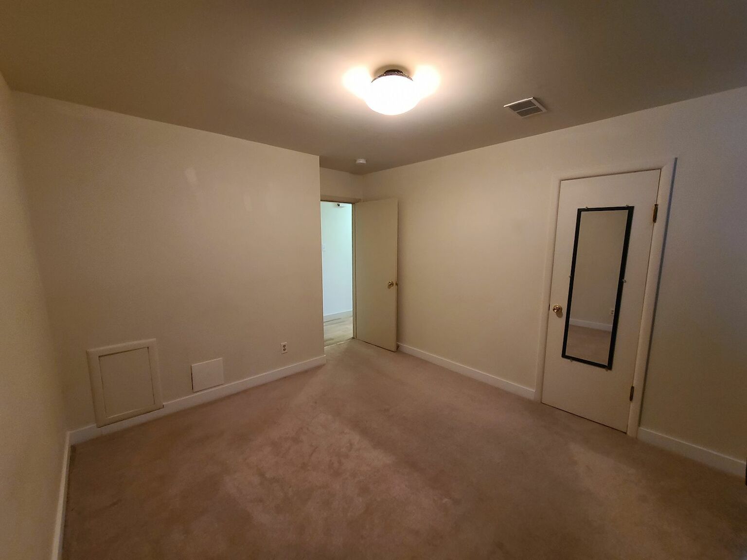 Spacious 2-bed/1 bath basement unit w/separate entrance & laundry in Cambrian - Photo 9