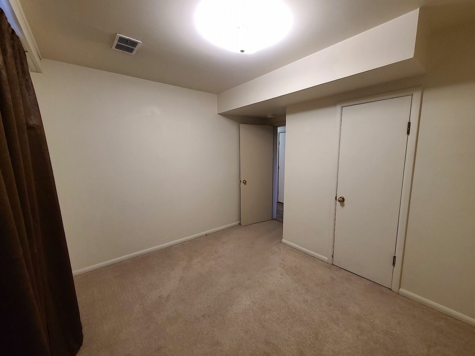 Spacious 2-bed/1 bath basement unit w/separate entrance & laundry in Cambrian - Photo 10