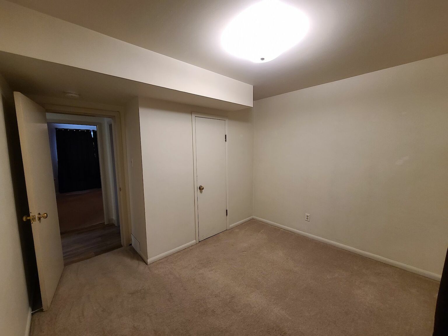 Spacious 2-bed/1 bath basement unit w/separate entrance & laundry in Cambrian - Photo 11