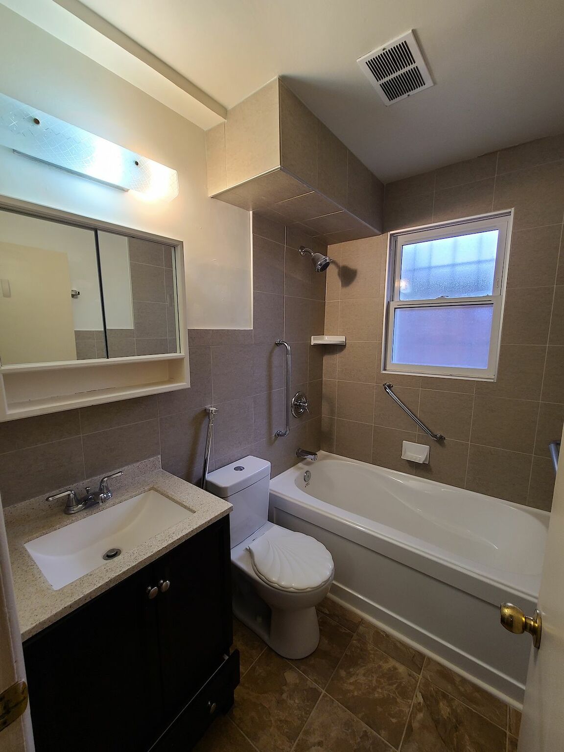 Spacious 2-bed/1 bath basement unit w/separate entrance & laundry in Cambrian - Photo 12