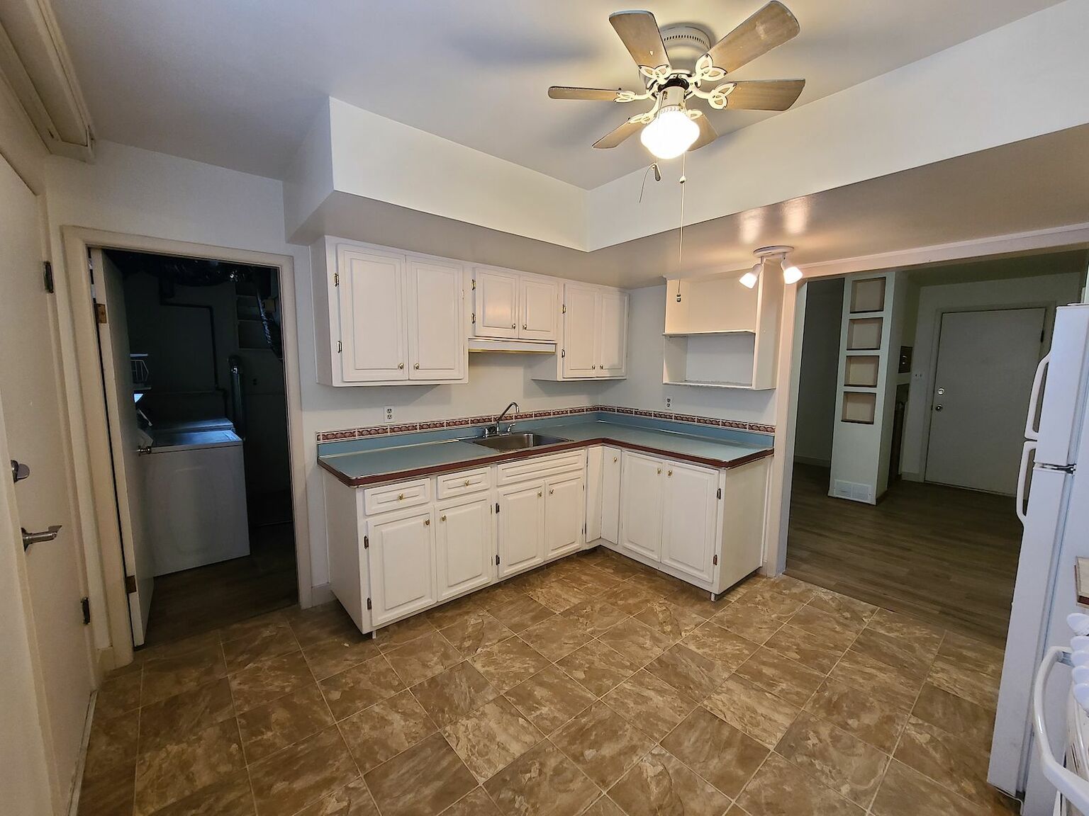 Spacious 2-bed/1 bath basement unit w/separate entrance & laundry in Cambrian - Photo 13