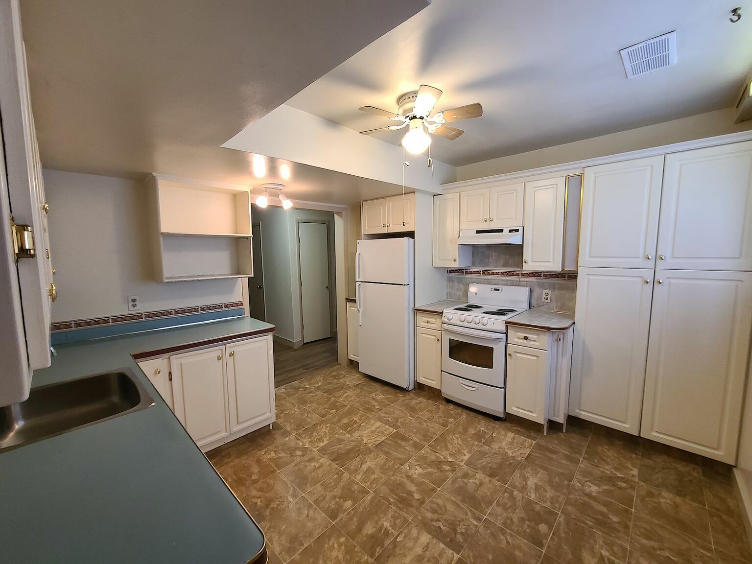 Spacious 2-bed/1 bath basement unit w/separate entrance & laundry in Cambrian - Photo 14