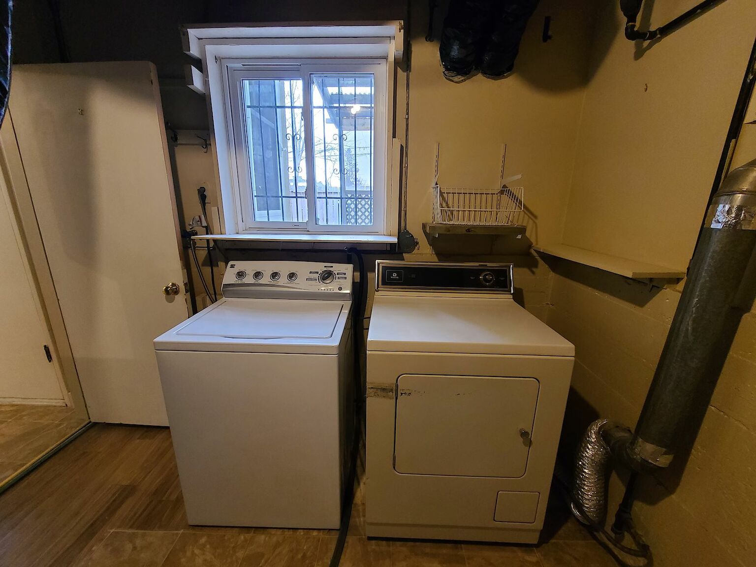 Spacious 2-bed/1 bath basement unit w/separate entrance & laundry in Cambrian - Photo 16