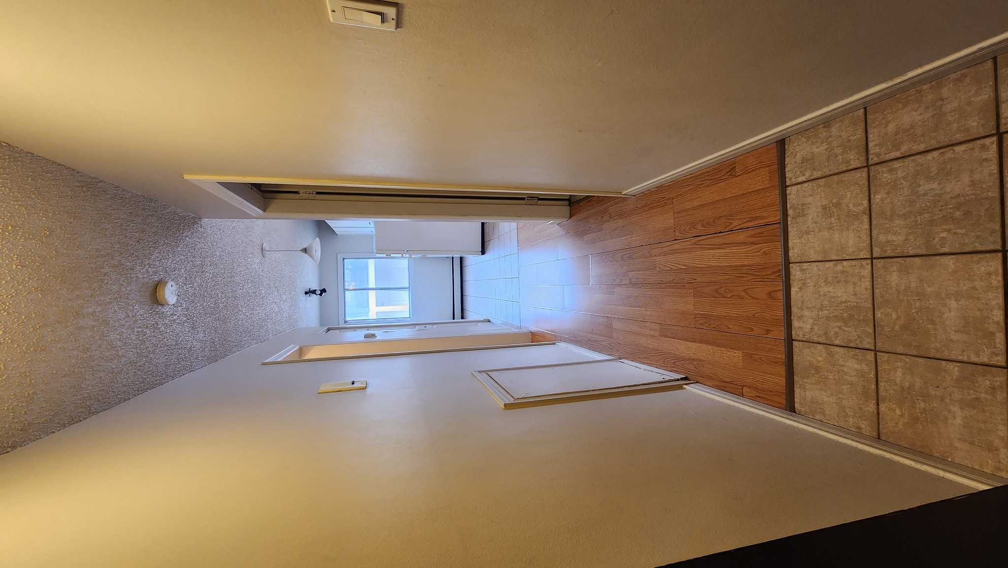 1 Bedroom Suite in Lower Mount Royal! Unit 204 - Photo 3