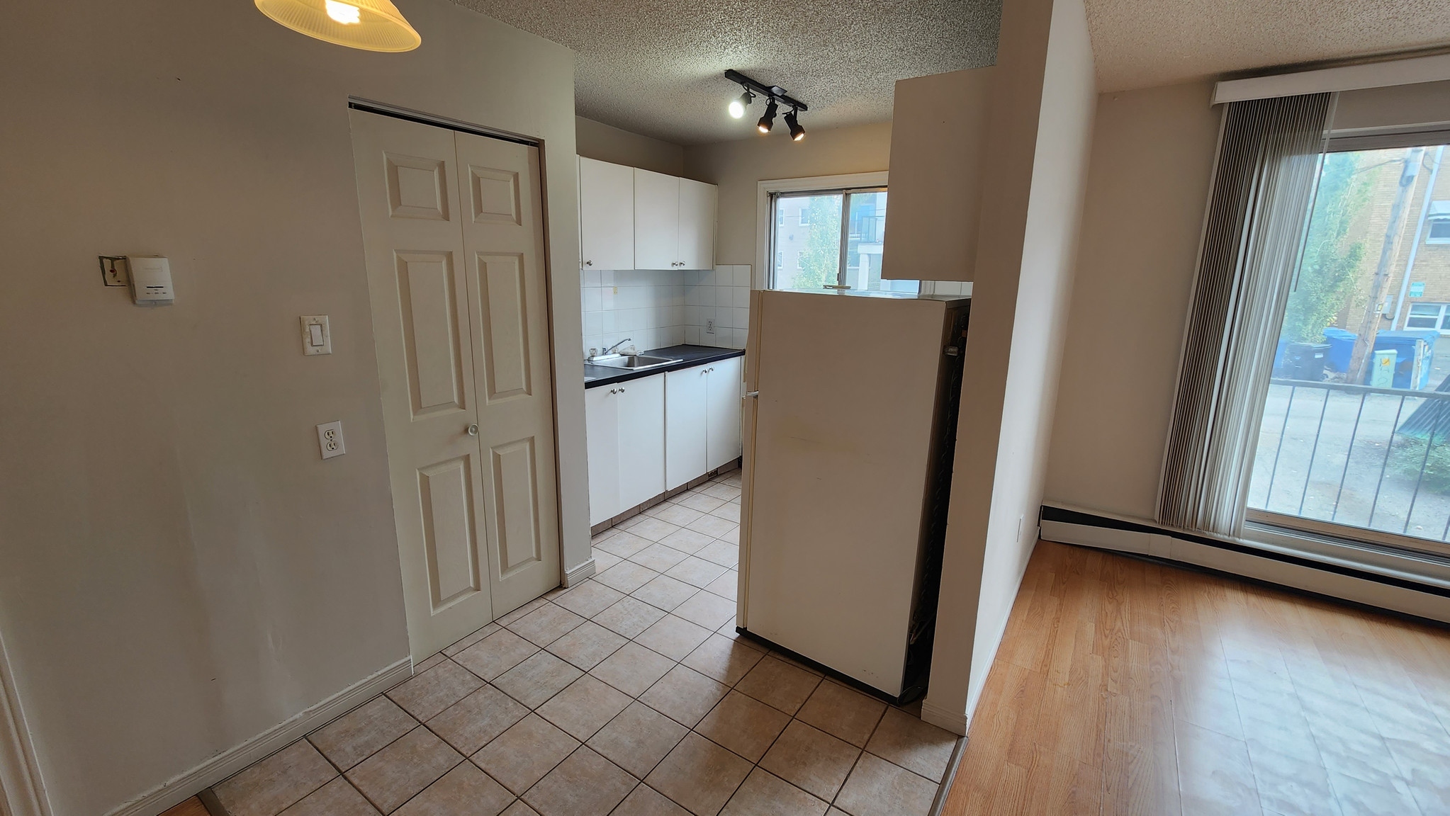 1 Bedroom Suite in Lower Mount Royal! Unit 204 - Photo 4