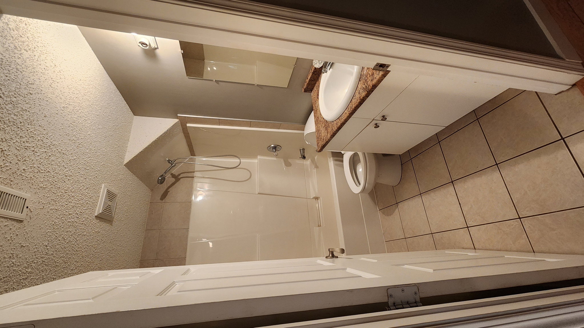 2-Bedroom Basement Suite with Private In-suite Laundry (not shared) - Photo 8
