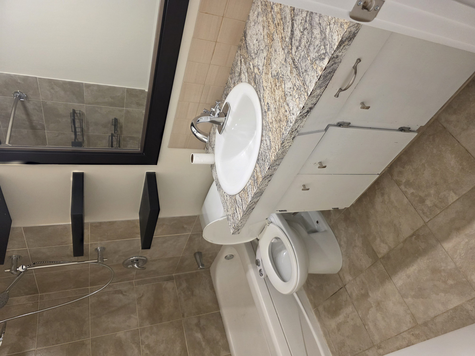 Varsity 3 Bedroom 1.5 Bathroom Home - Photo 15
