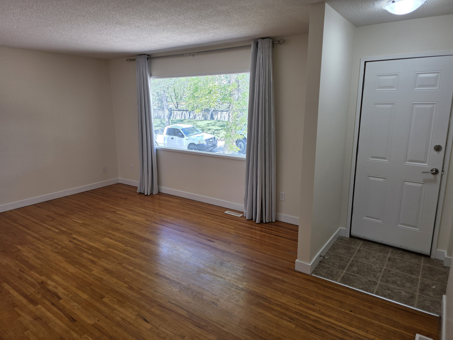Varsity 3 Bedroom 1.5 Bathroom Home - Photo 5