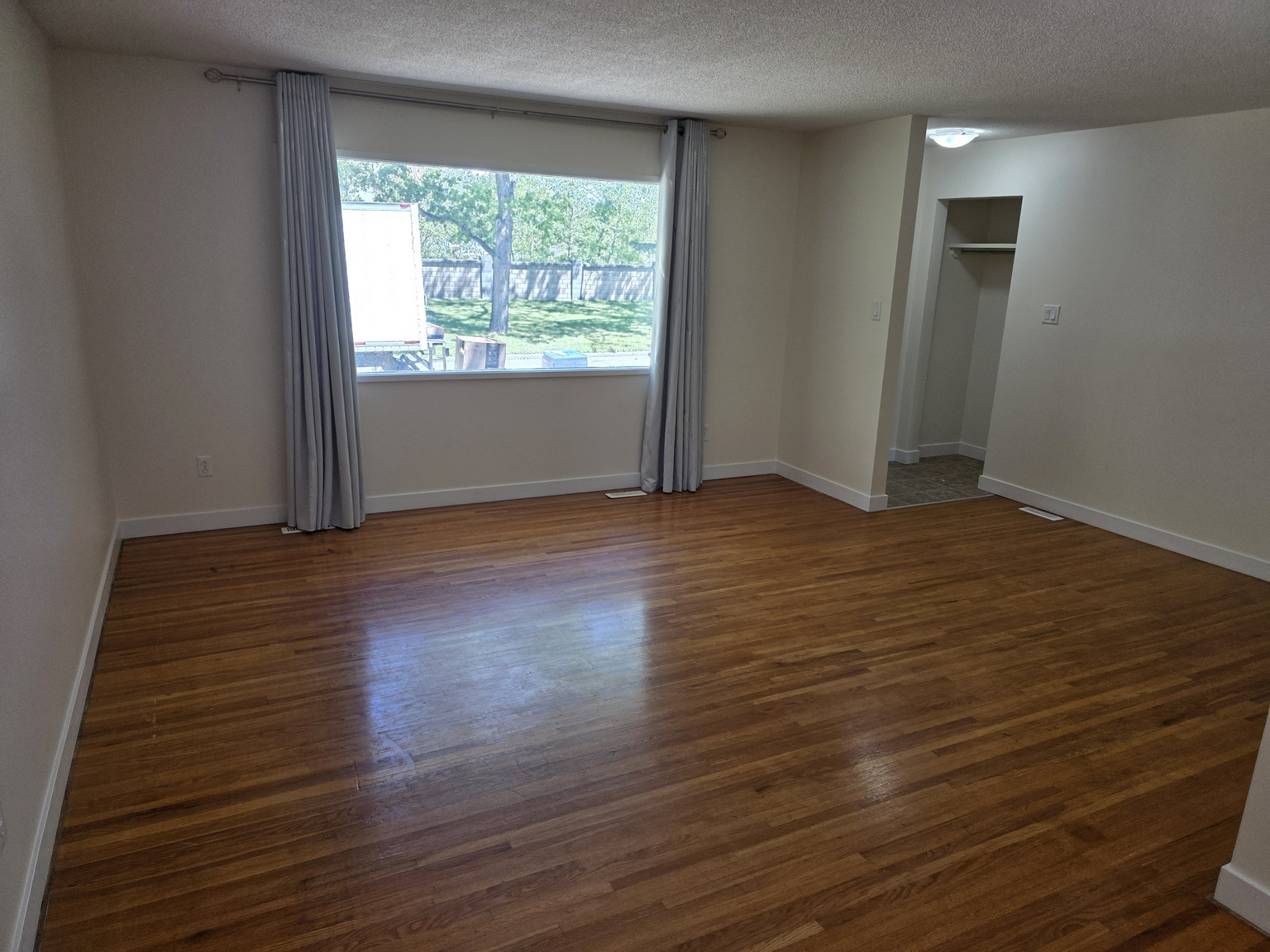 Varsity 3 Bedroom 1.5 Bathroom Home - Photo 7