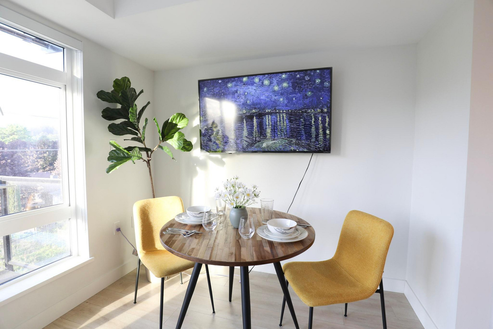 Fully Furnished - 1 Bed with Mountain Views, Laundry, Parking and Wifi Included. 90 Day Minimum. - Photo 5