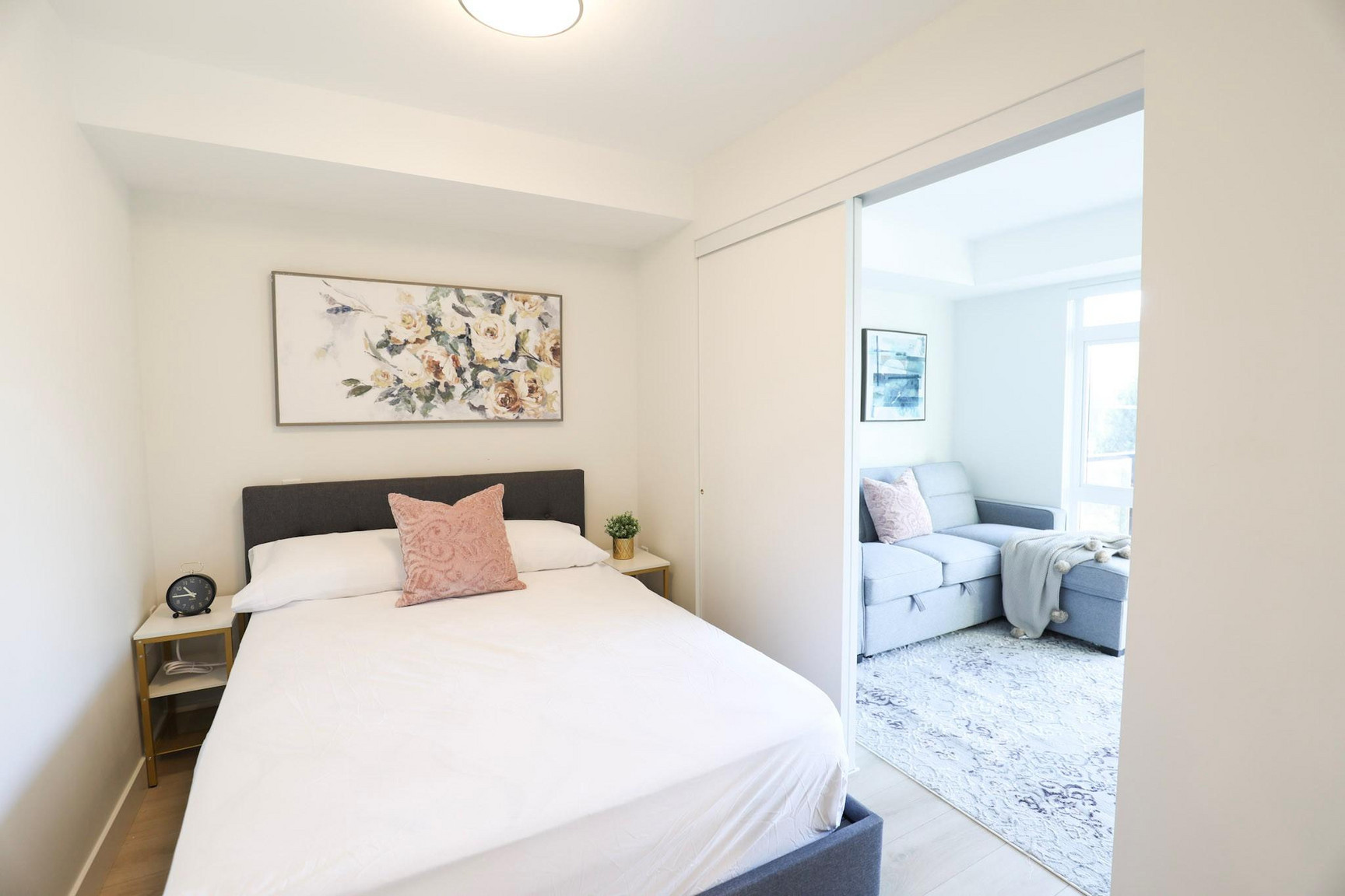 Fully Furnished - 1 Bed with Mountain Views, Laundry, Parking and Wifi Included. 90 Day Minimum. - Photo 13