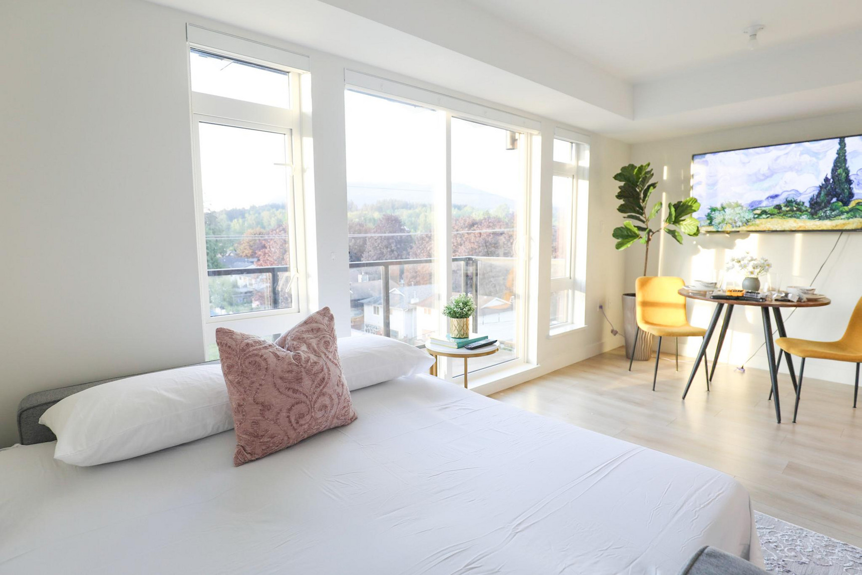 Fully Furnished - 1 Bed with Mountain Views, Laundry, Parking and Wifi Included. 90 Day Minimum. - Photo 19