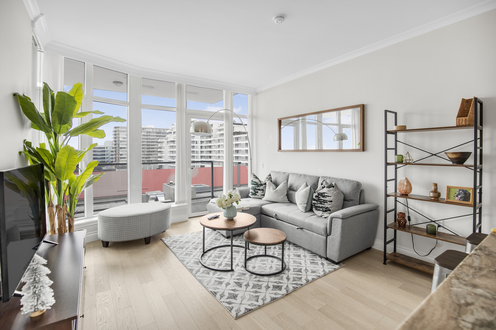 Fully Furnished- Lower Lonsdale in North Vancouver - Photo 7