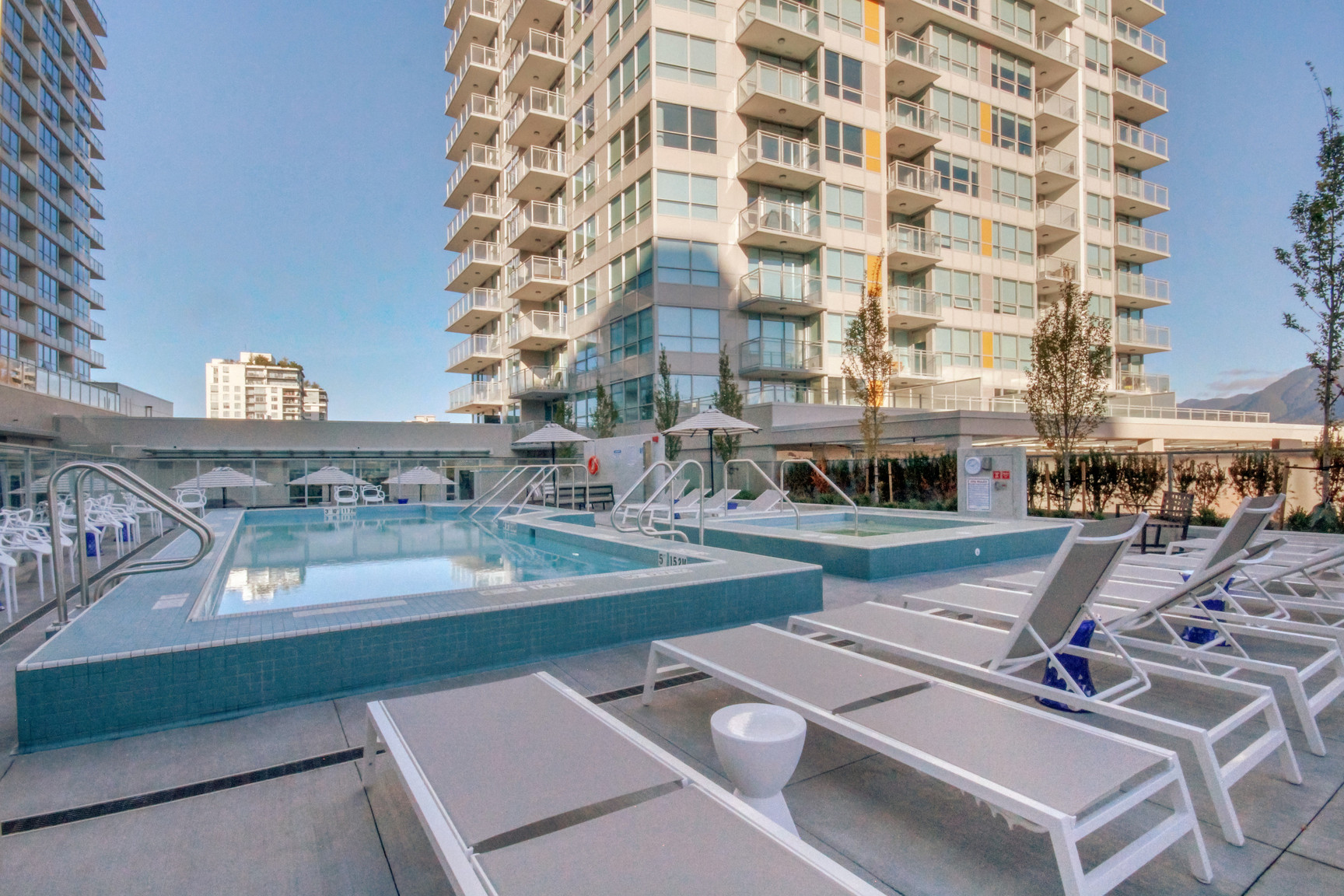 Fully Furnished - Centreview in North Vancouver - Photo 2