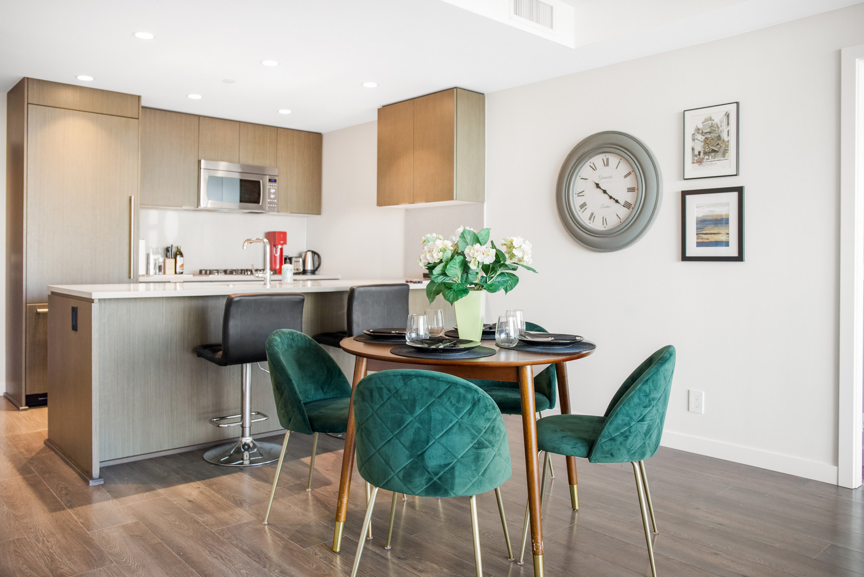Fully Furnished - Centreview in North Vancouver - Photo 6