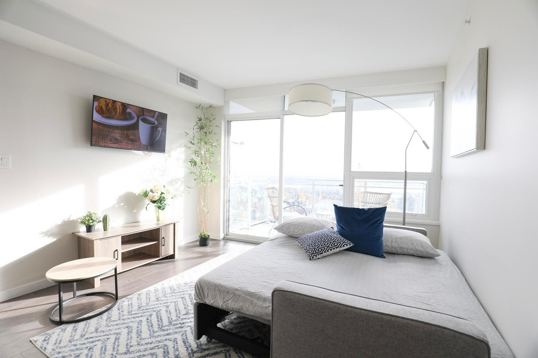 Fully Furnished - Centreview in North Vancouver - Photo 7