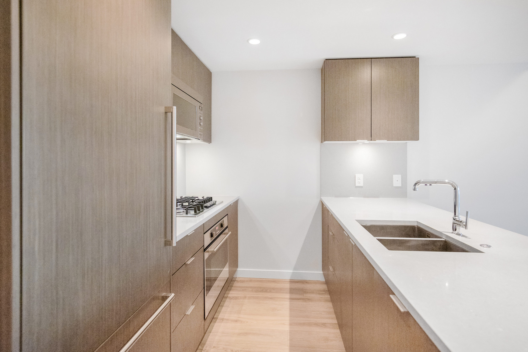 Fully Furnished - Centreview in North Vancouver - Photo 9