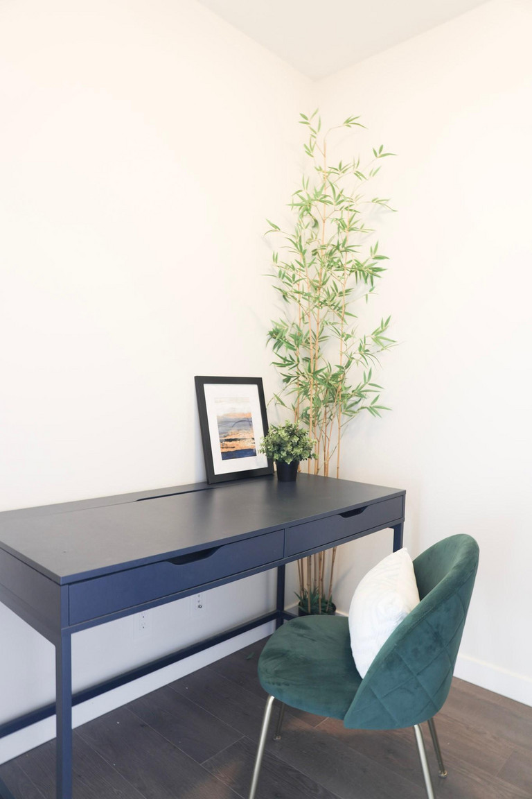 Fully Furnished - Centreview in North Vancouver - Photo 12