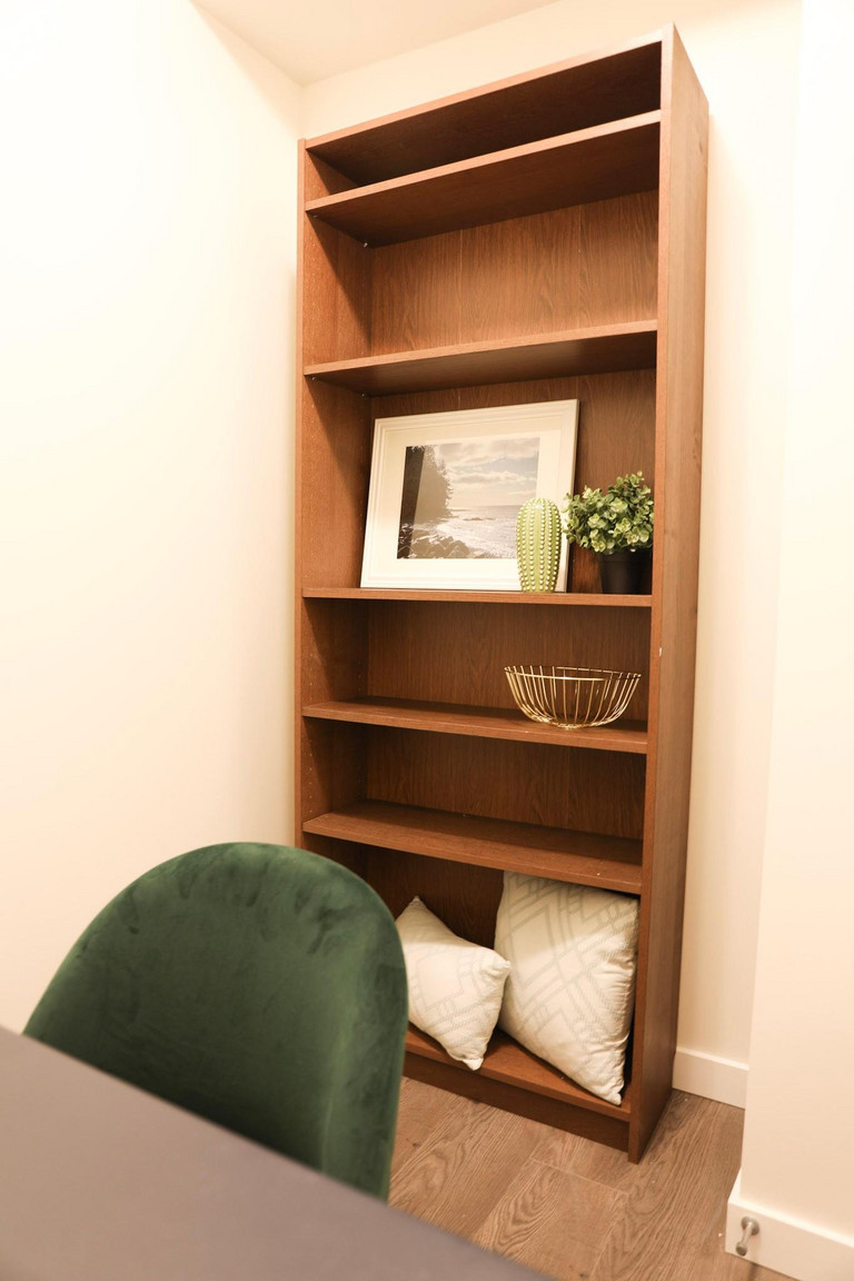 Fully Furnished - Centreview in North Vancouver - Photo 13