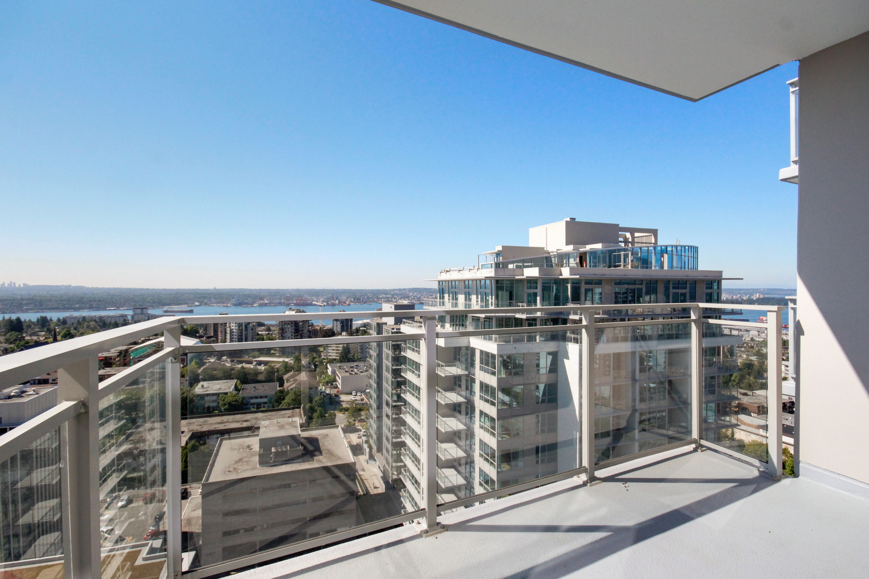 Fully Furnished - Centreview in North Vancouver - Photo 15